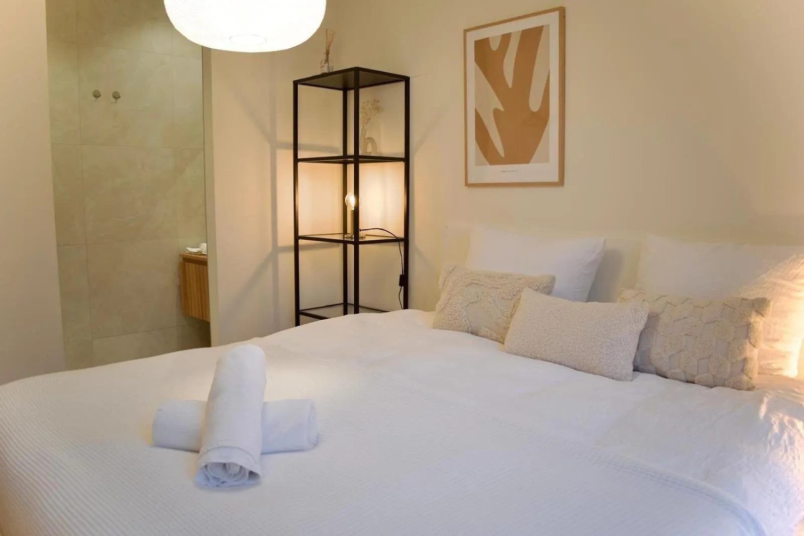 Luxury Room With Private Bathroom On Great Location. 암스테르담 홈스테이